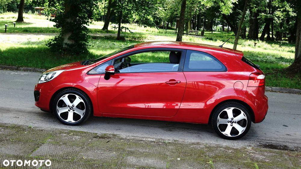 Kia Rio 1.4 Dream Team Edition - 29
