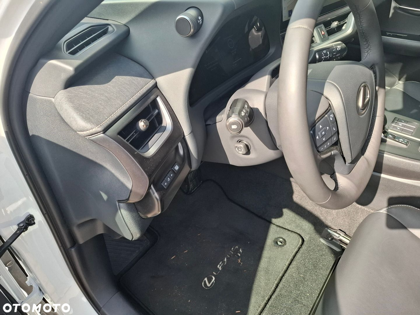 Lexus UX - 14