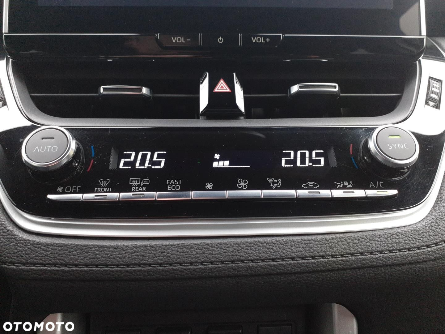 Toyota Corolla Cross - 19