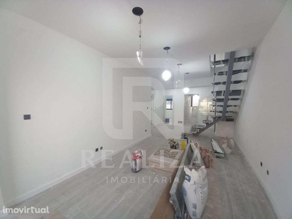 Apartamento T3 remodelado duplex com terraço e garagem na Costa da ... - Grande imagem: 2/31