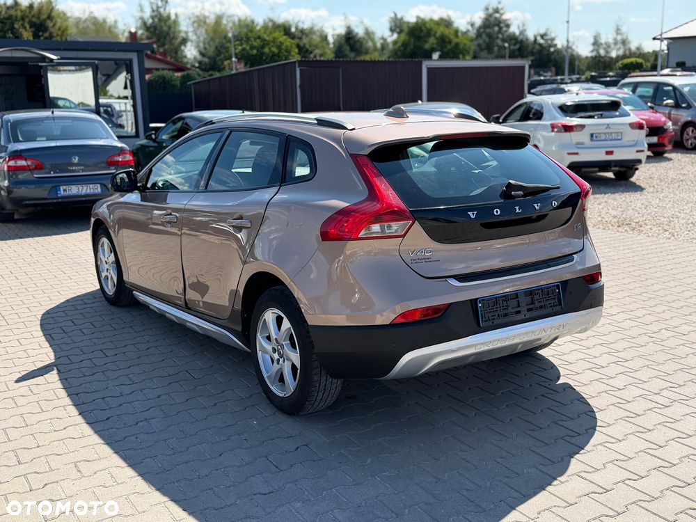 Volvo V40 D2 R Design - 7