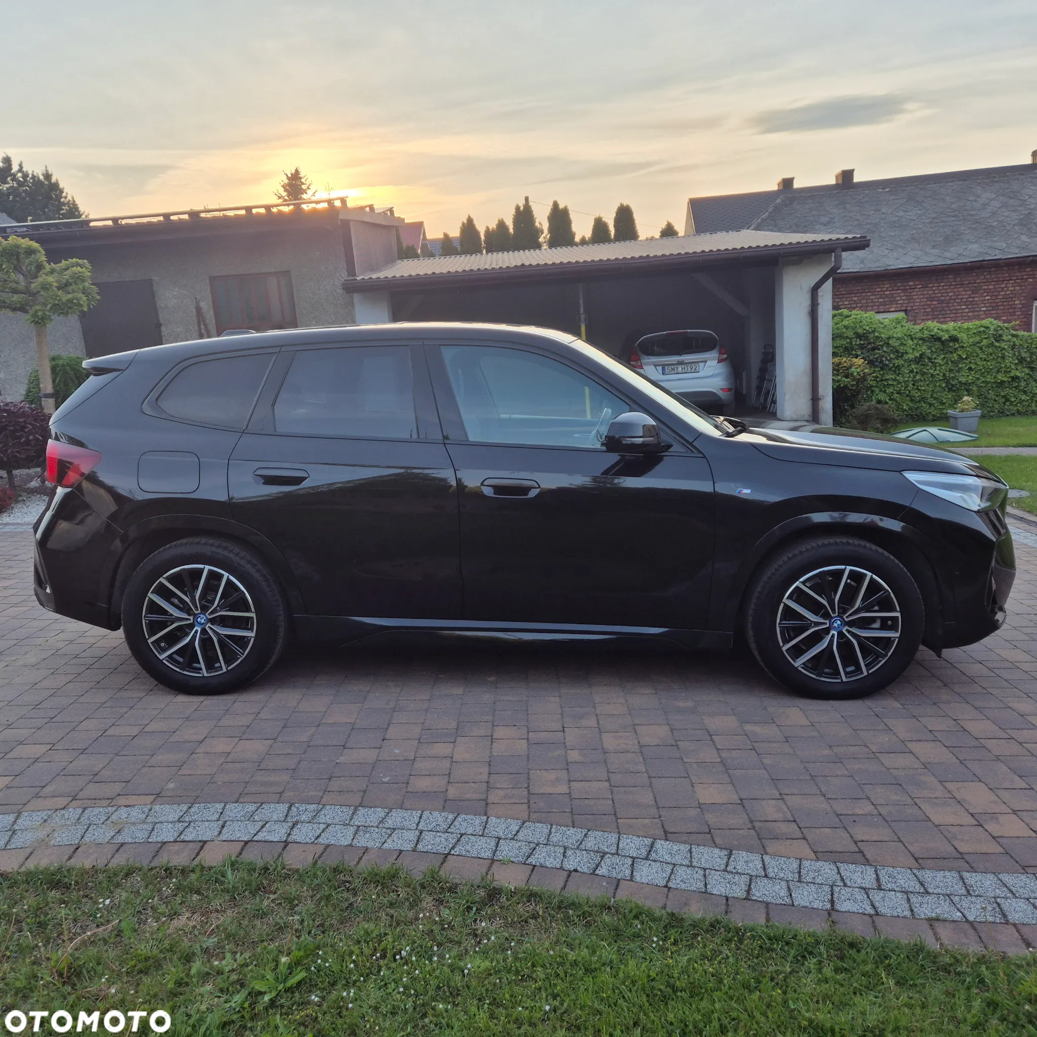 BMW iX1 xDrive30 M Sportpaket - 11