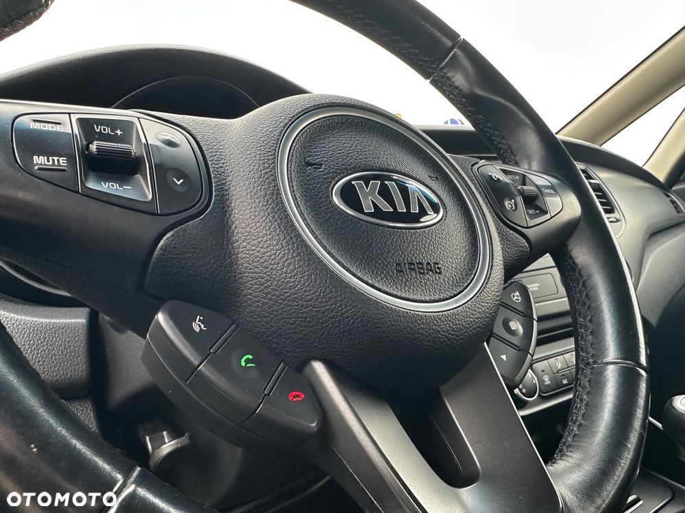Kia Carens 1.6 GDI Dream Team Edition - 12
