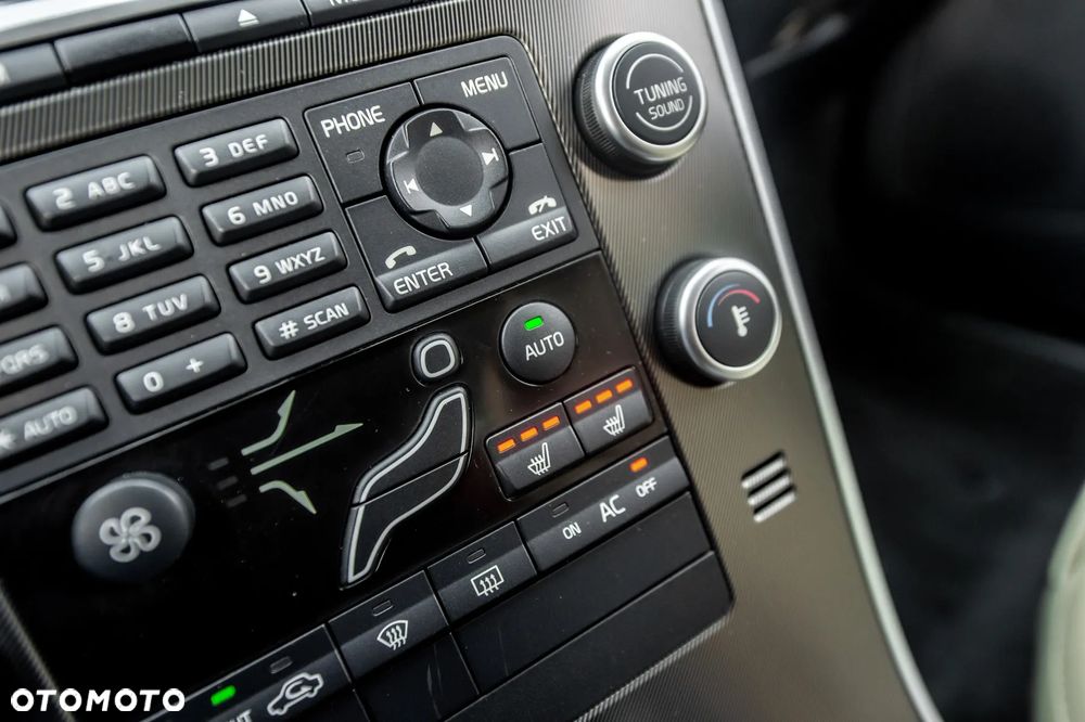 Volvo XC 60 D5 AWD Geartronic Momentum - 26