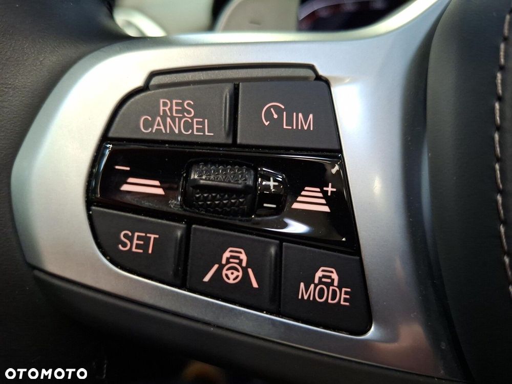 BMW Seria 8 840i - 26