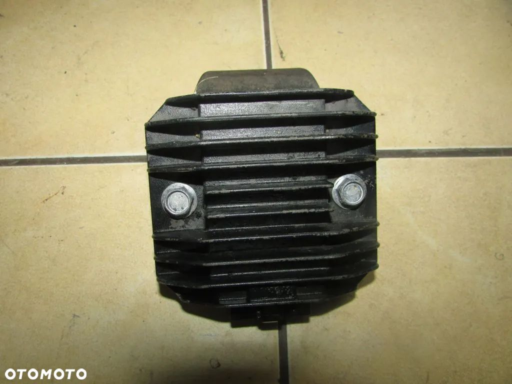 Yamaha XVS 650 Drag Star regulator napięcia - 1
