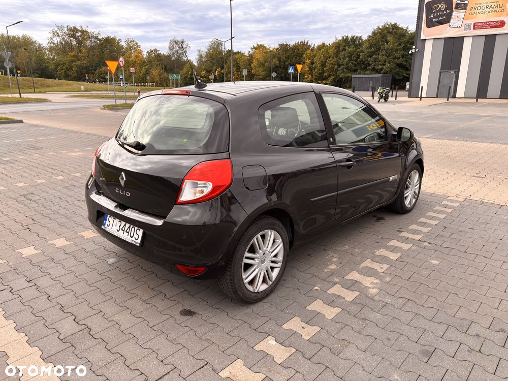 Renault Clio - 8