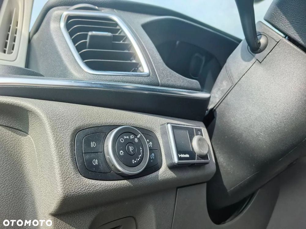 Ford Tourneo Custom - 19