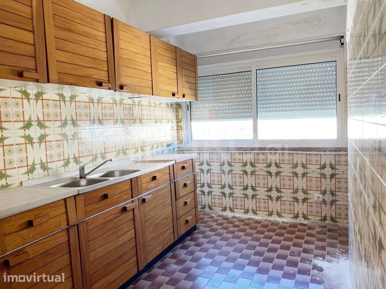 Excelente Oportunidade na Amadora! T2+1 Duplex Luminoso com Varanda (F - Grande imagem: 4/16