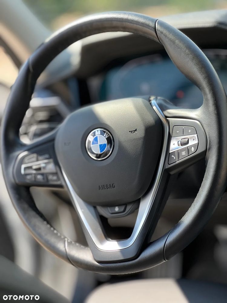 BMW Seria 3 320d xDrive Luxury Line sport - 37