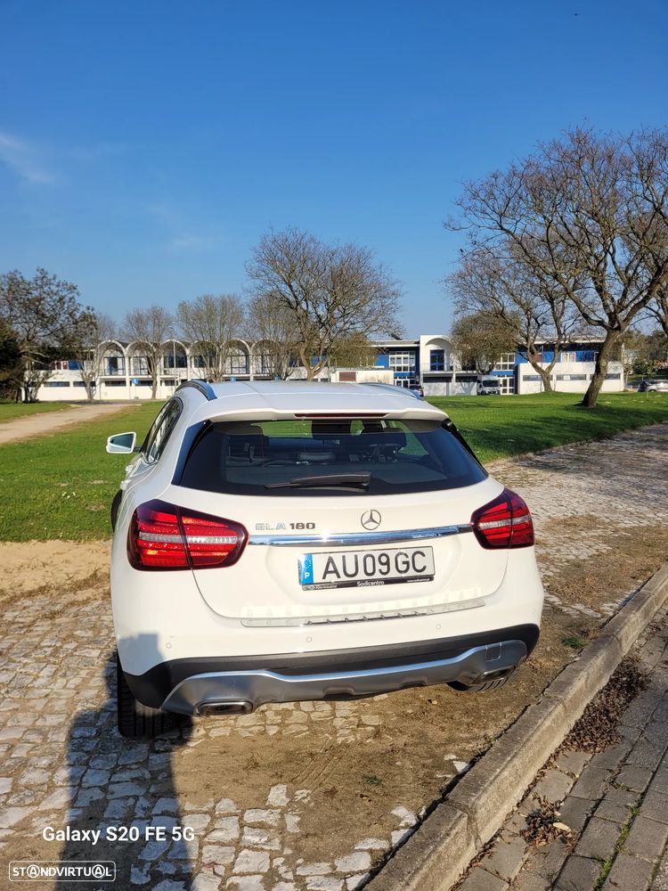 Mercedes-Benz GLA 180 7G-DCT - 12