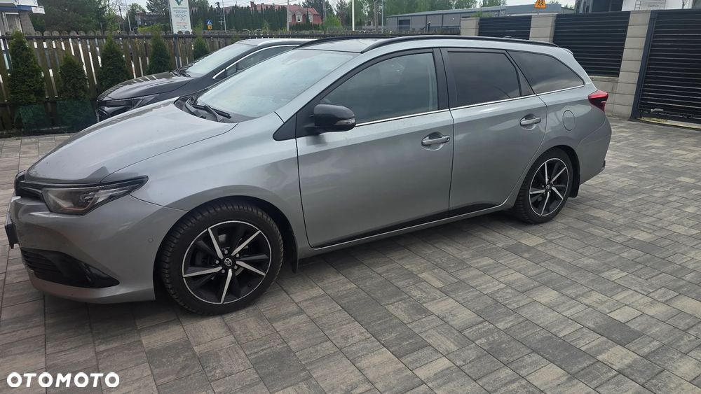 Toyota Auris 1.6 Selection - 2
