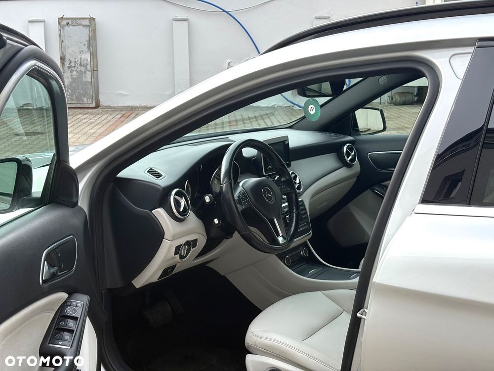 Mercedes-Benz GLA 200 (CDI) d 4Matic 7G-DCT AMG Line - 14