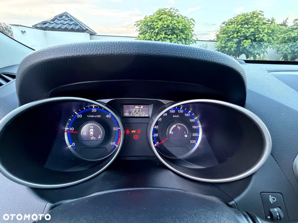 Hyundai ix35 1.7 CRDi 2WD blue Finale Gold - 27