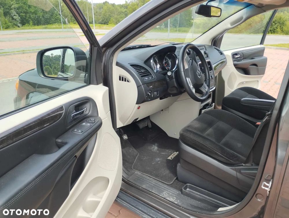 Dodge Grand Caravan - 10