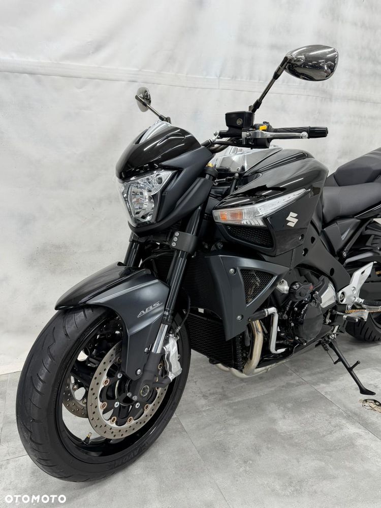 Suzuki GSX - 6