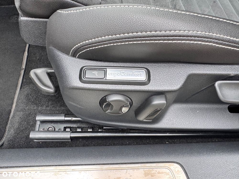 Volkswagen Passat Variant 1.5 e-Hybrid OPF DSG Business - 29