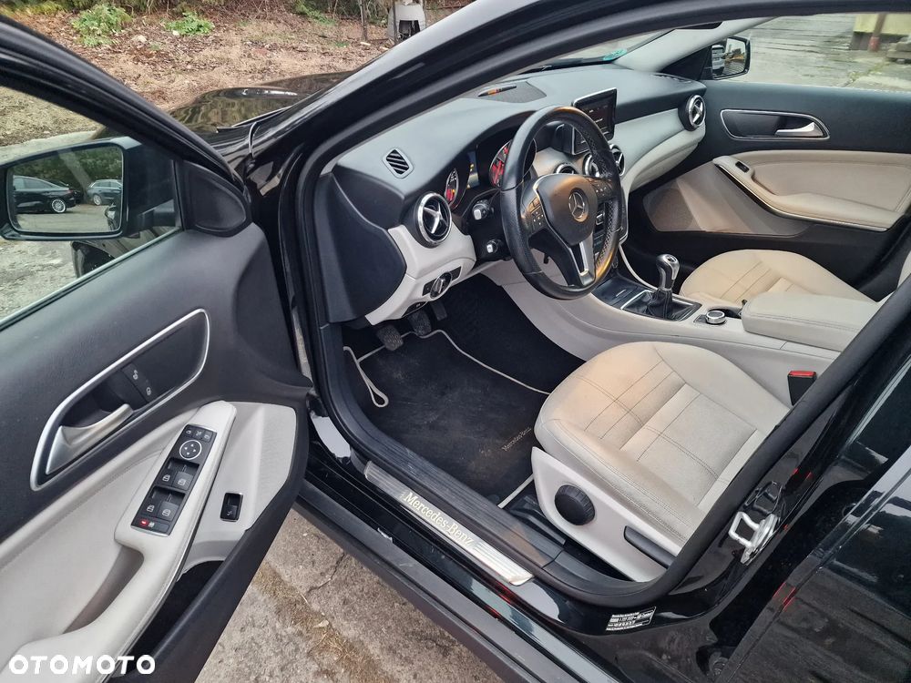 Mercedes-Benz GLA 200 UrbanStyle Edition - 17