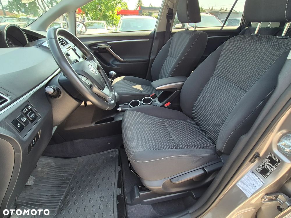 Toyota Verso 1.6 D-4D Prestige - 24