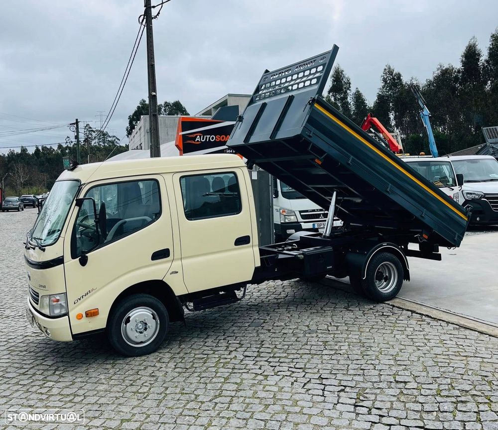 Toyota Dyna 6 lugares Tribascula - 2