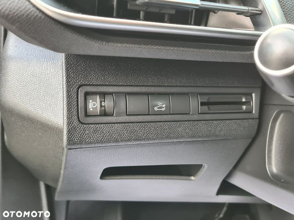 Peugeot 3008 1.2 PureTech Allure S&S EAT6 - 26