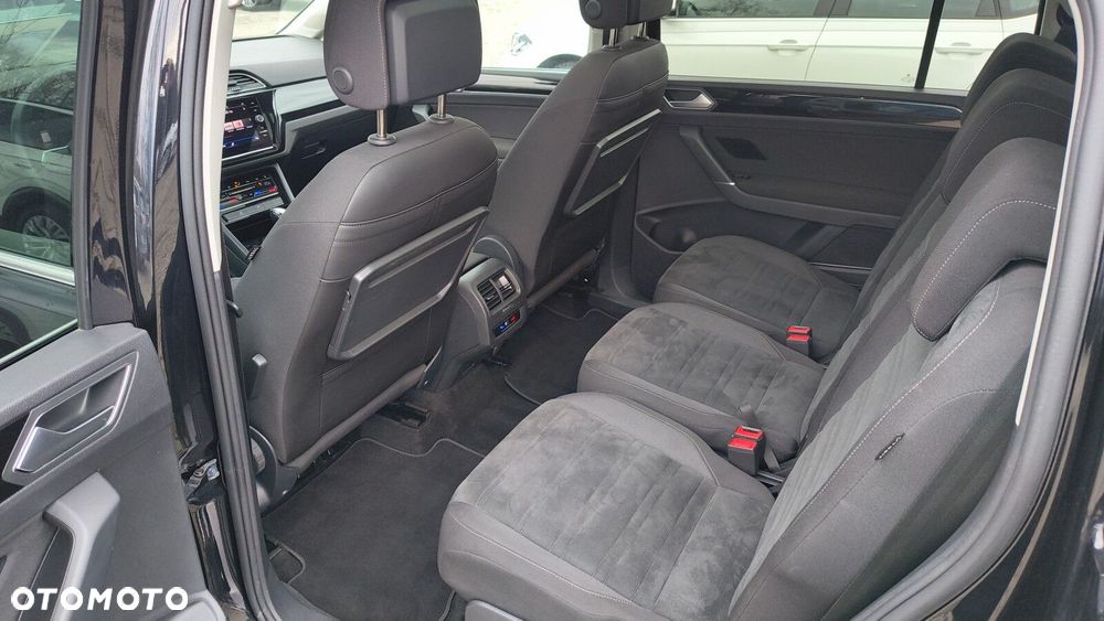 Volkswagen Touran - 11