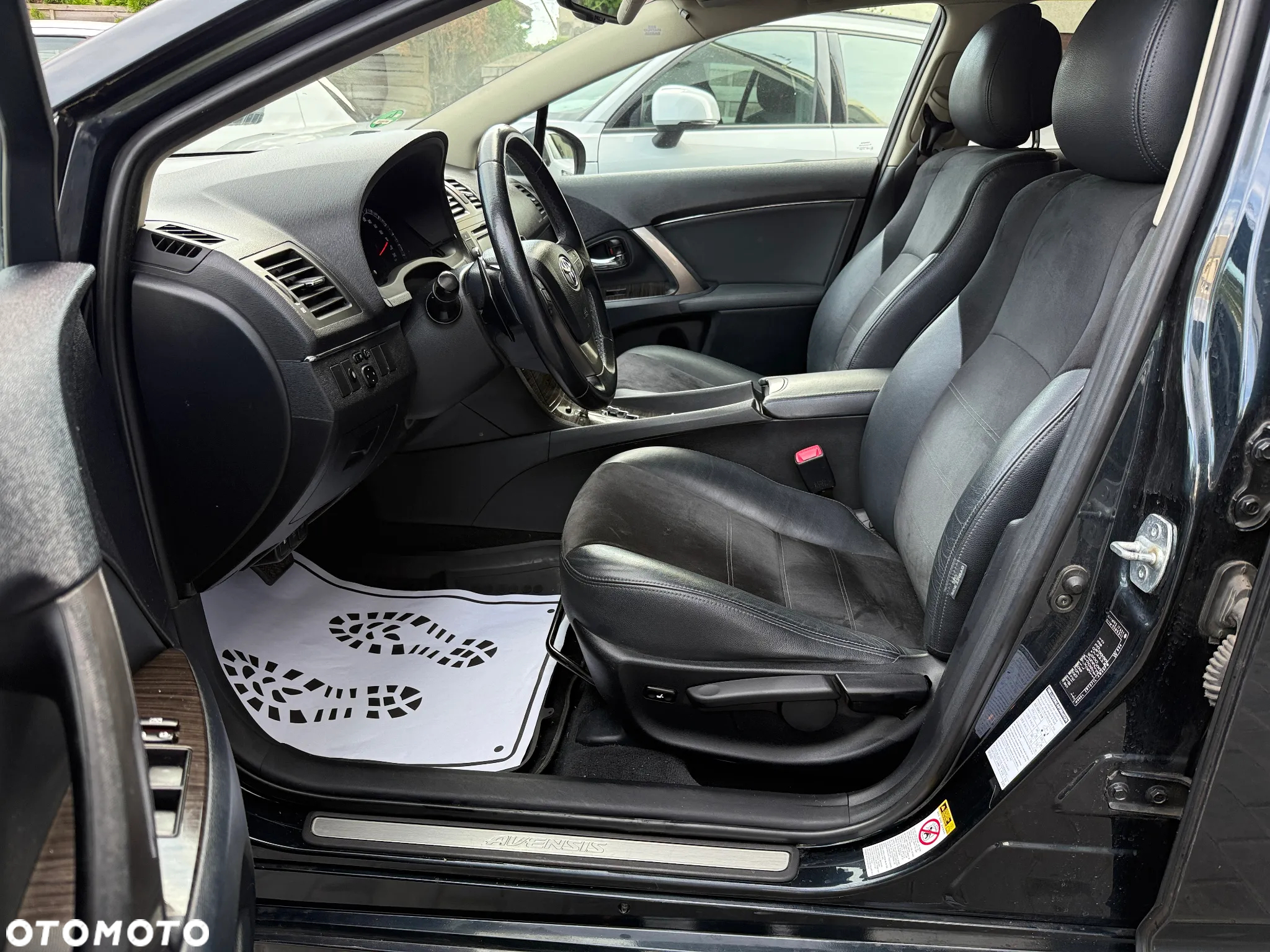 Toyota Avensis 1.8 Premium MS - 11
