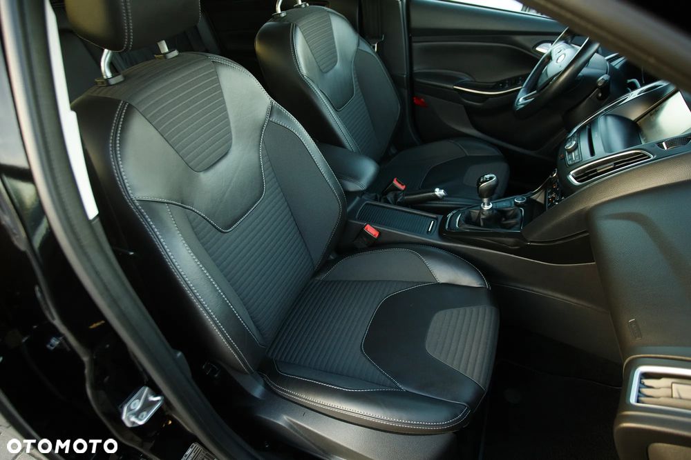 Ford Focus ver-1-0-ecoboost-titanium-x - 25