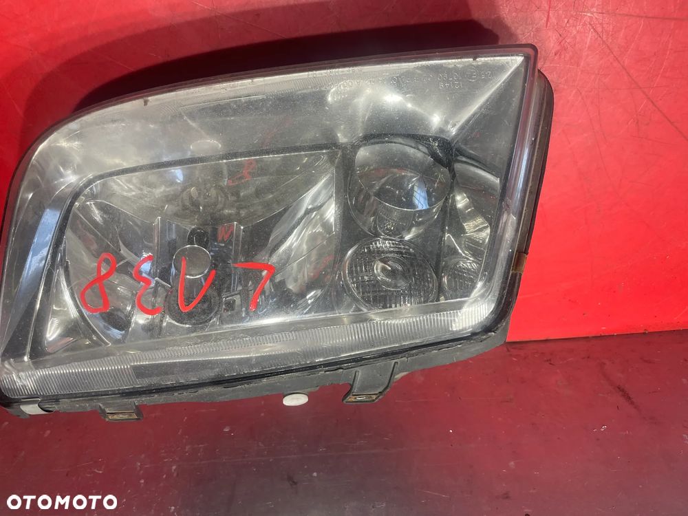 LAMPA LEWA PRZÓD VW BORA - 2