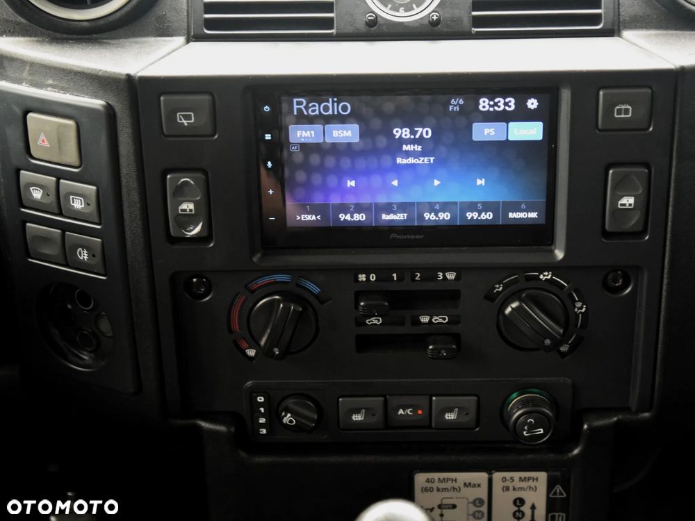 Land Rover Defender - 27