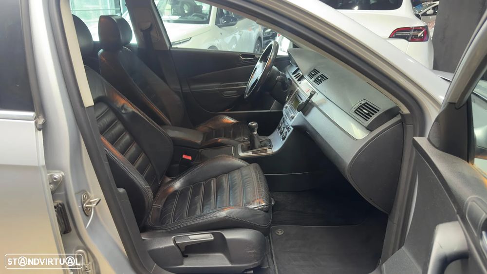 VW Passat Variant 2.0 TDI Highline - 22