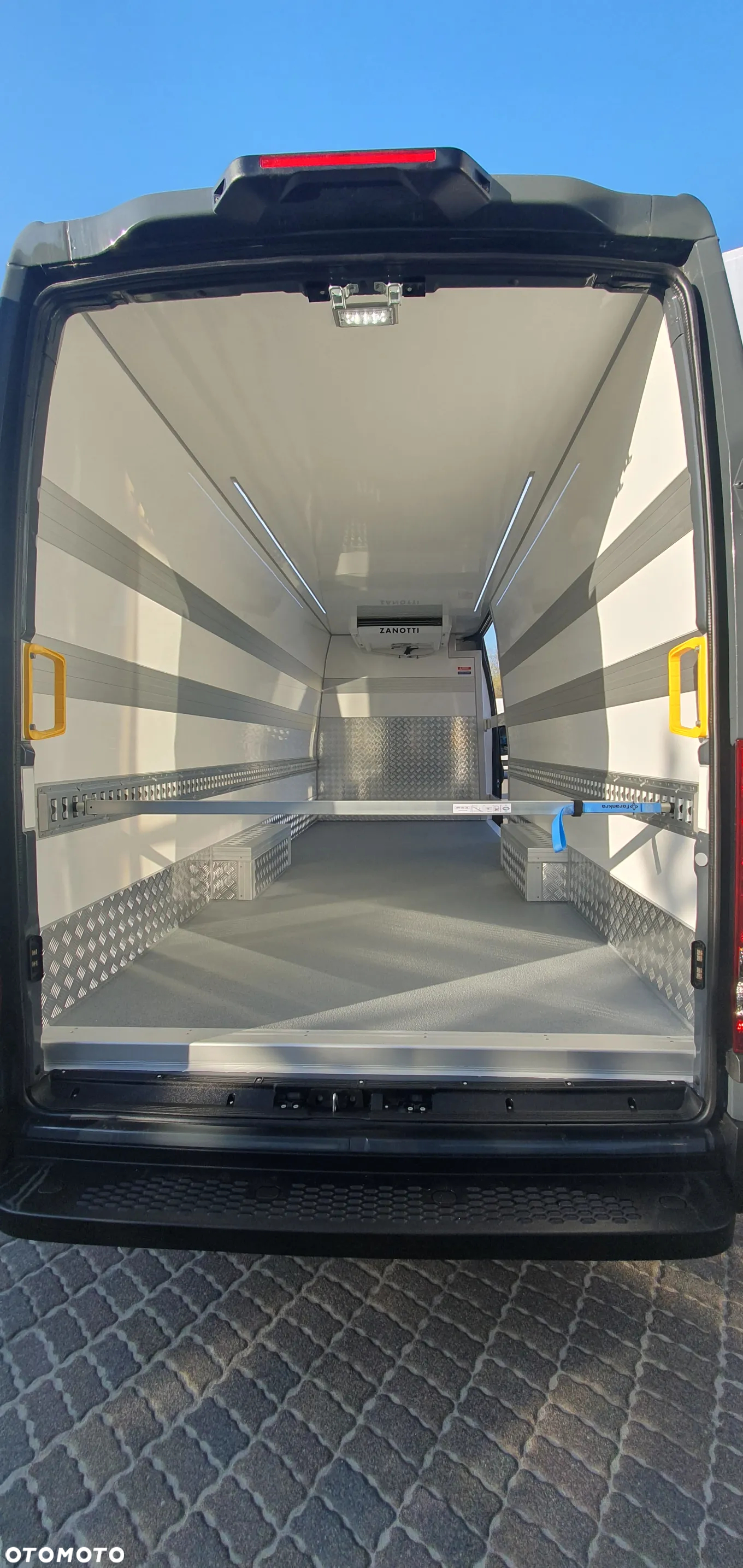 Iveco Daily 35S18V Furgon Izoterma 16m³ - 16
