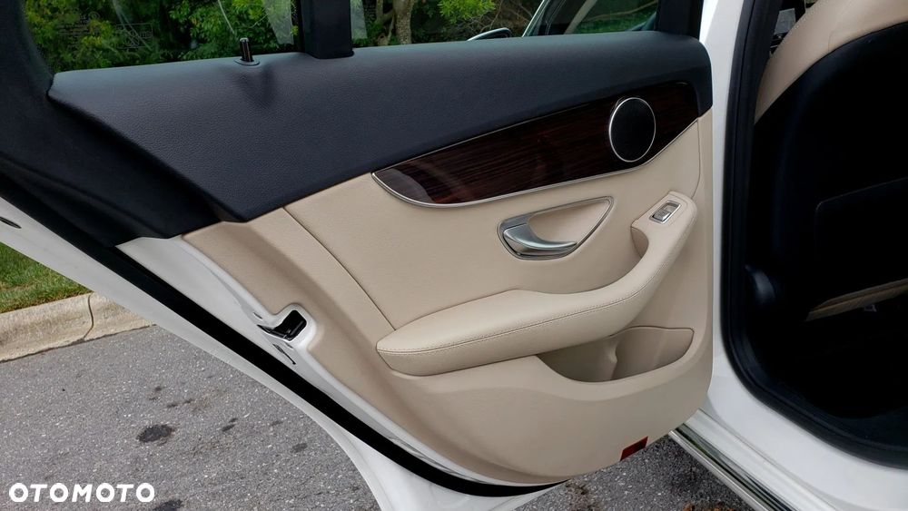 Mercedes-Benz Klasa C 300 9G-TRONIC AMG Line - 28