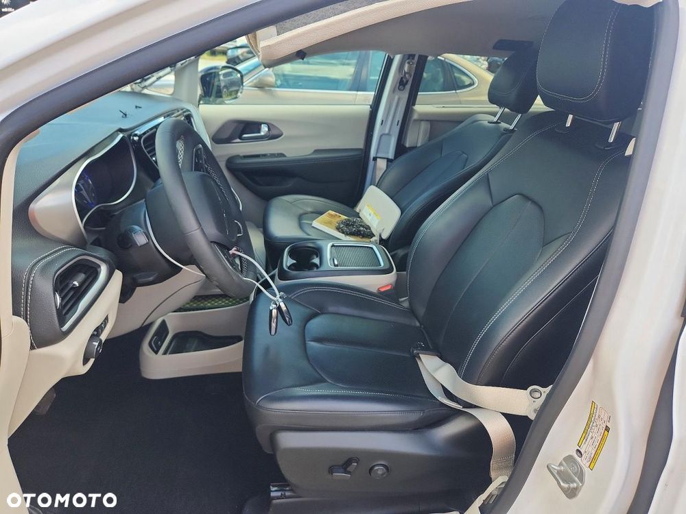 Chrysler Pacifica - 8