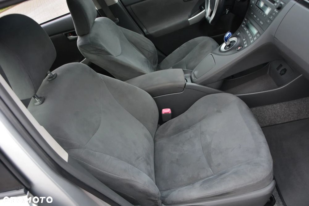 Toyota Prius 1.8 HSD Prestige - 37