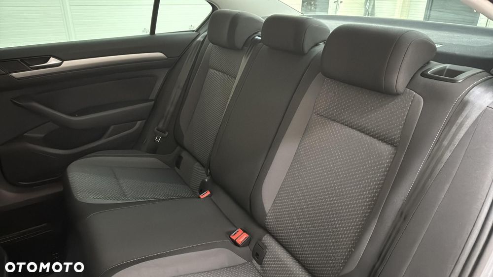 Volkswagen Passat 2.0 TDI EVO Essence - 18