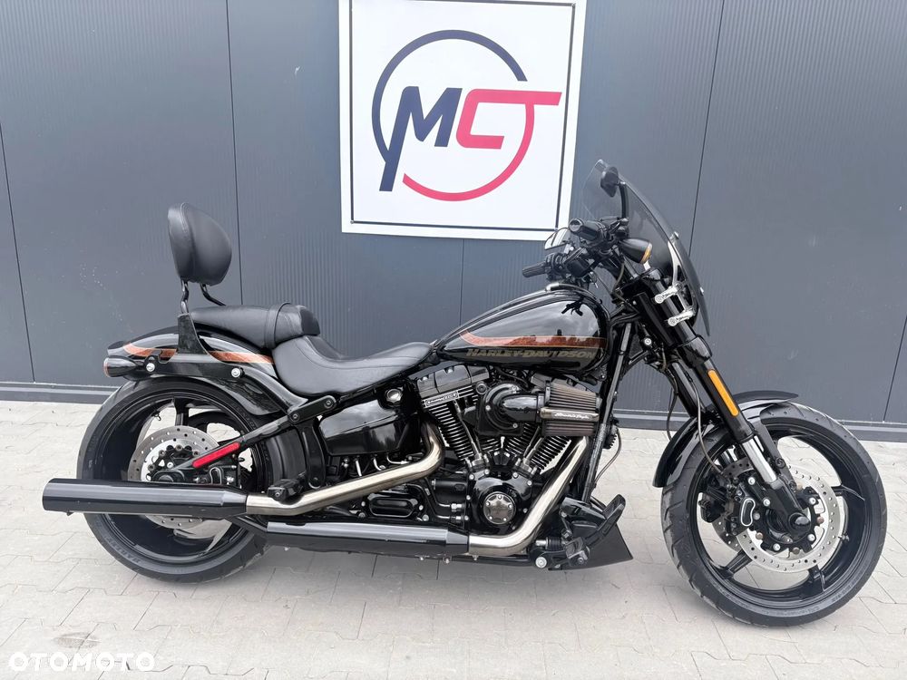 Harley-Davidson Softail Breakout - 1