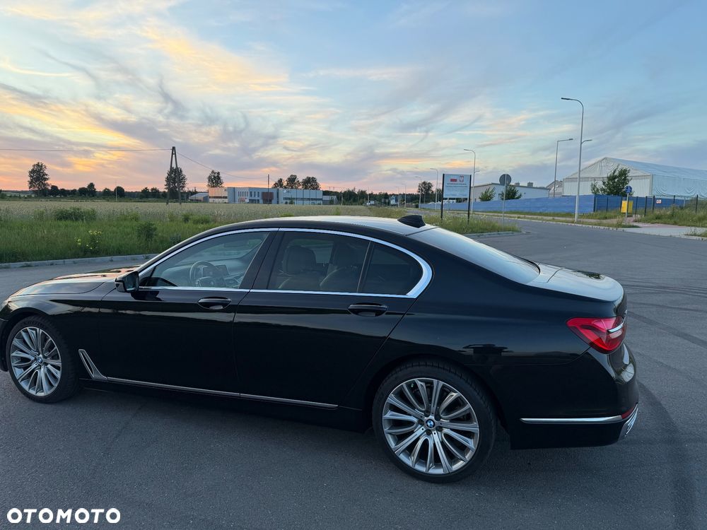 BMW Seria 7 740d xDrive - 38