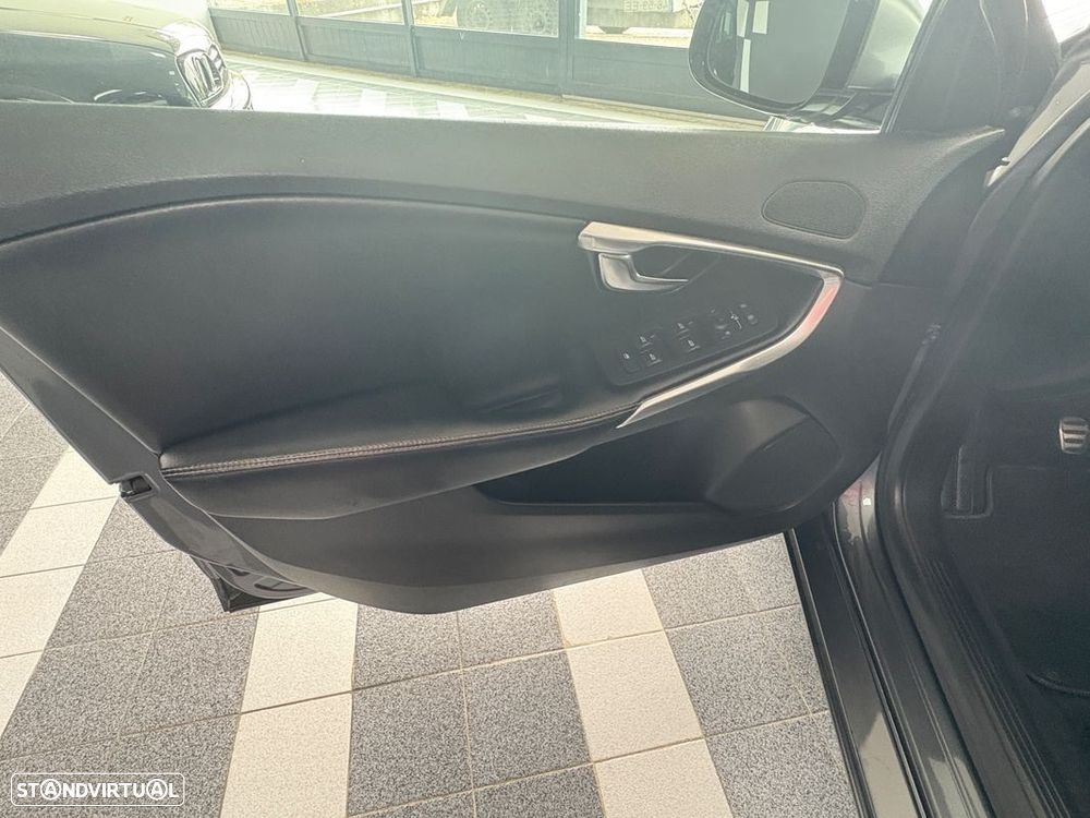 Volvo V40 1.6 D2 R-Design - 15
