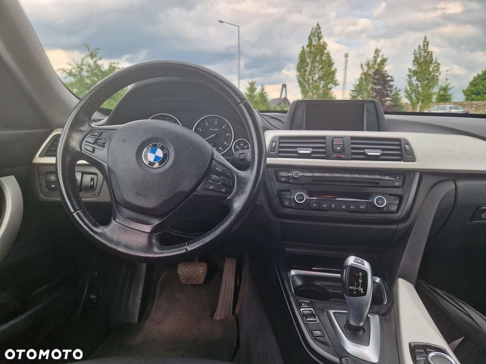 BMW Seria 3 320d xDrive - 9