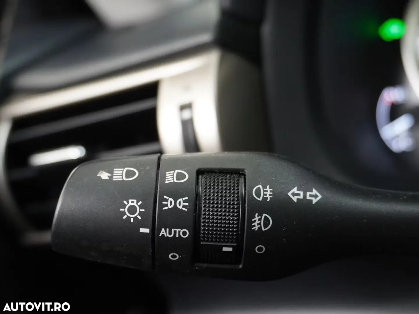 Lexus Seria IS 300h - 32