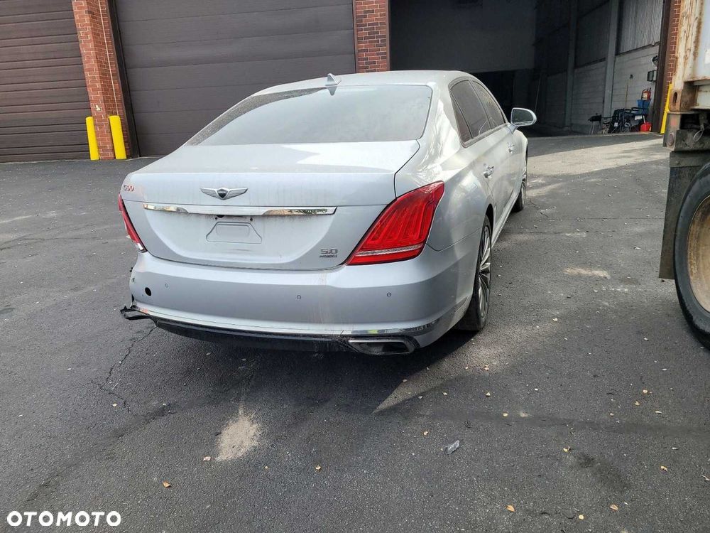 Genesis G90 - 8