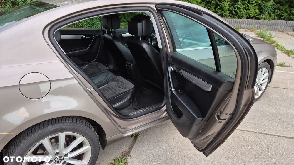 Volkswagen Passat 2.0 TDI Highline DSG - 14
