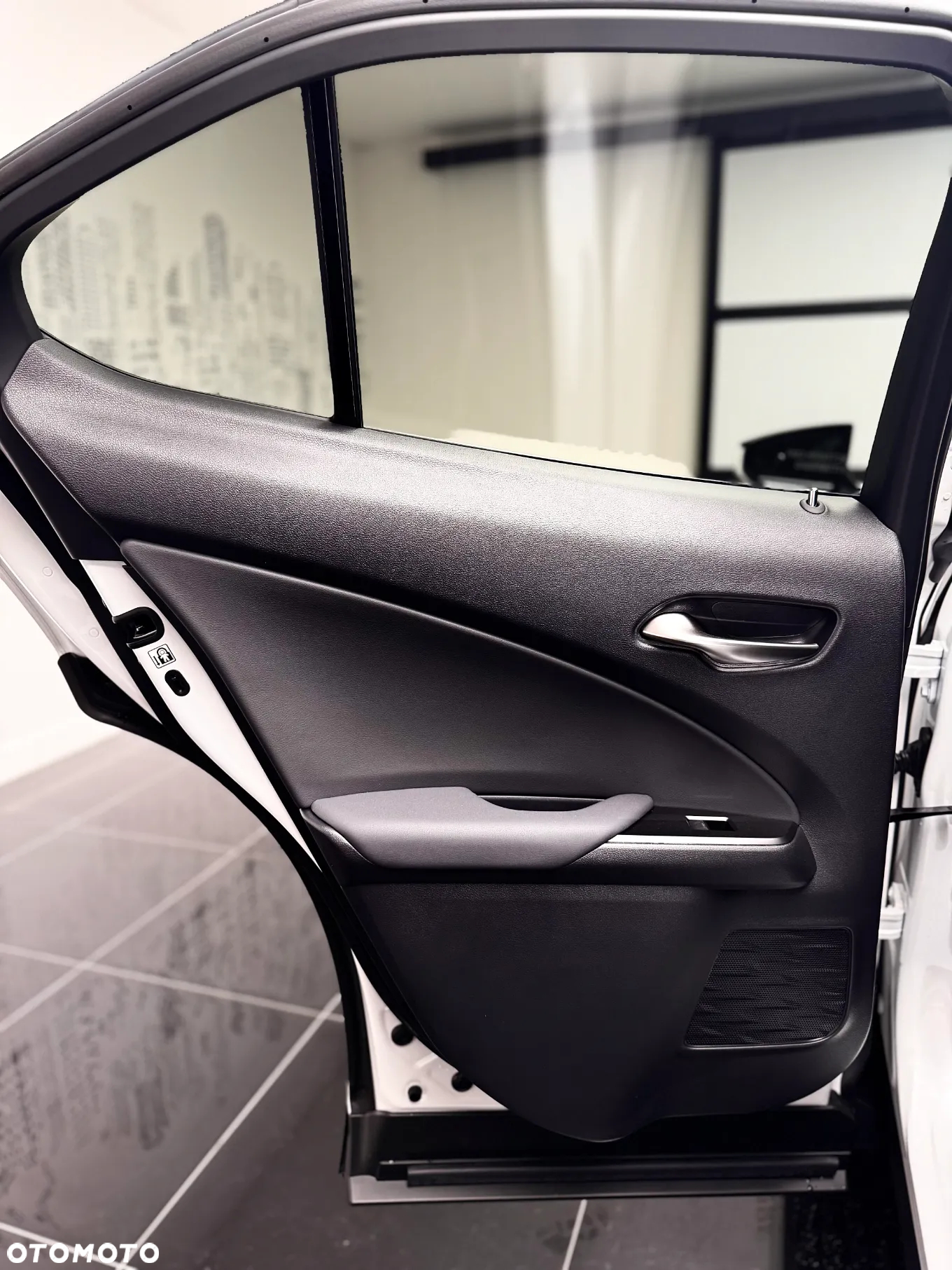 Lexus UX - 16