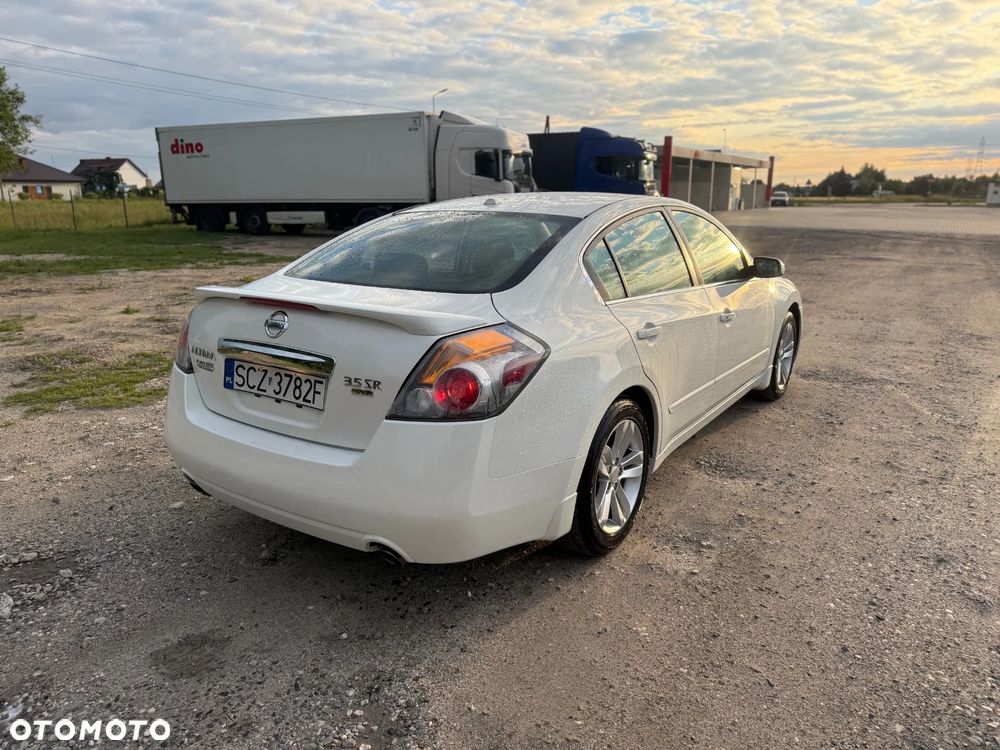 Nissan Altima 3.5 V6 - 8