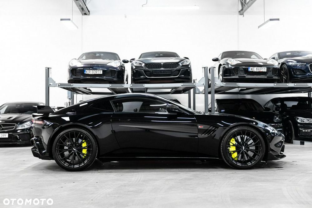 Aston Martin Vantage - 8