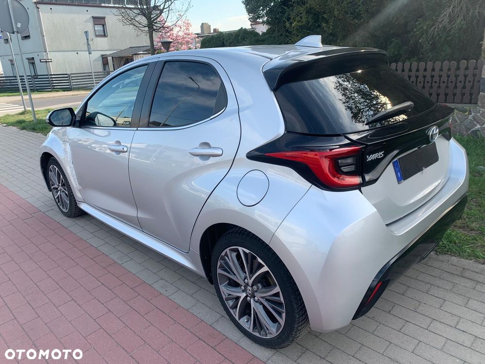 Toyota Yaris Hybrid 100 Selection Platinum - 10