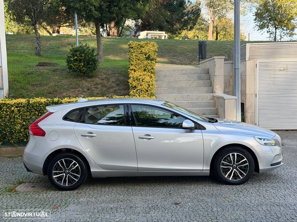 Volvo V40 2.0 D3 Momentum Geartronic - 31