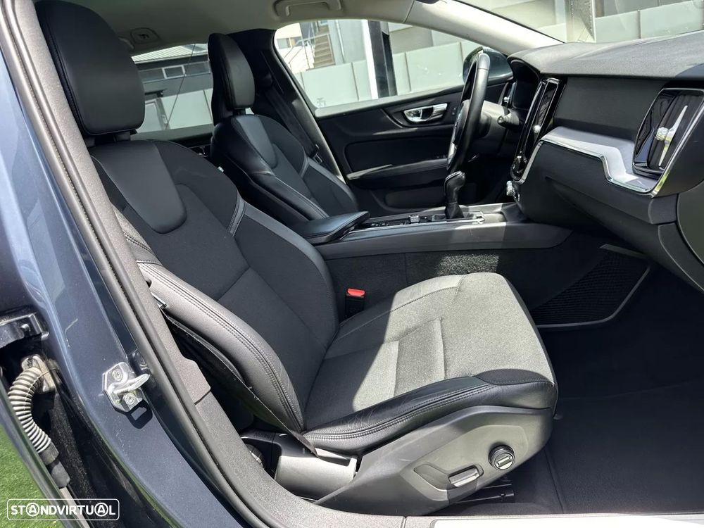 Volvo V60 2.0 D3 Momentum Plus - 55
