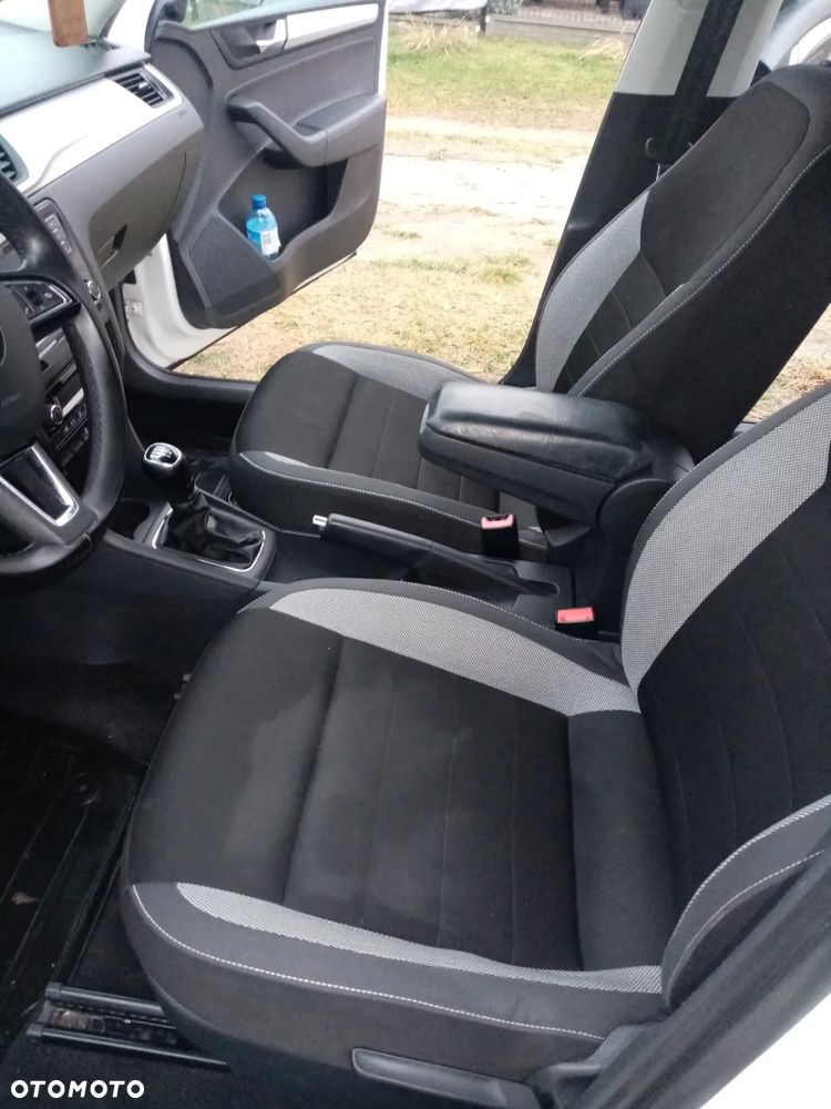 Skoda RAPID 1.6 TDI DPF Ambition - 8